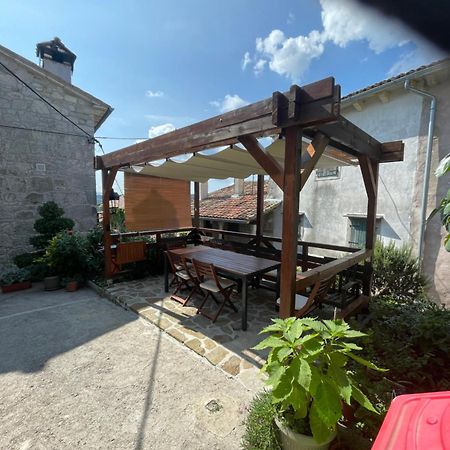 Apartmán Adorma Hum Exteriér fotografie