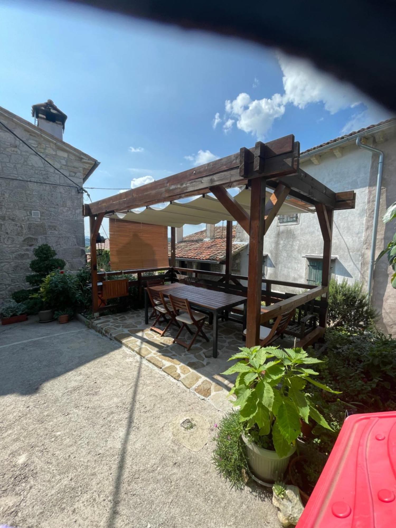 Apartmán Adorma Hum Exteriér fotografie