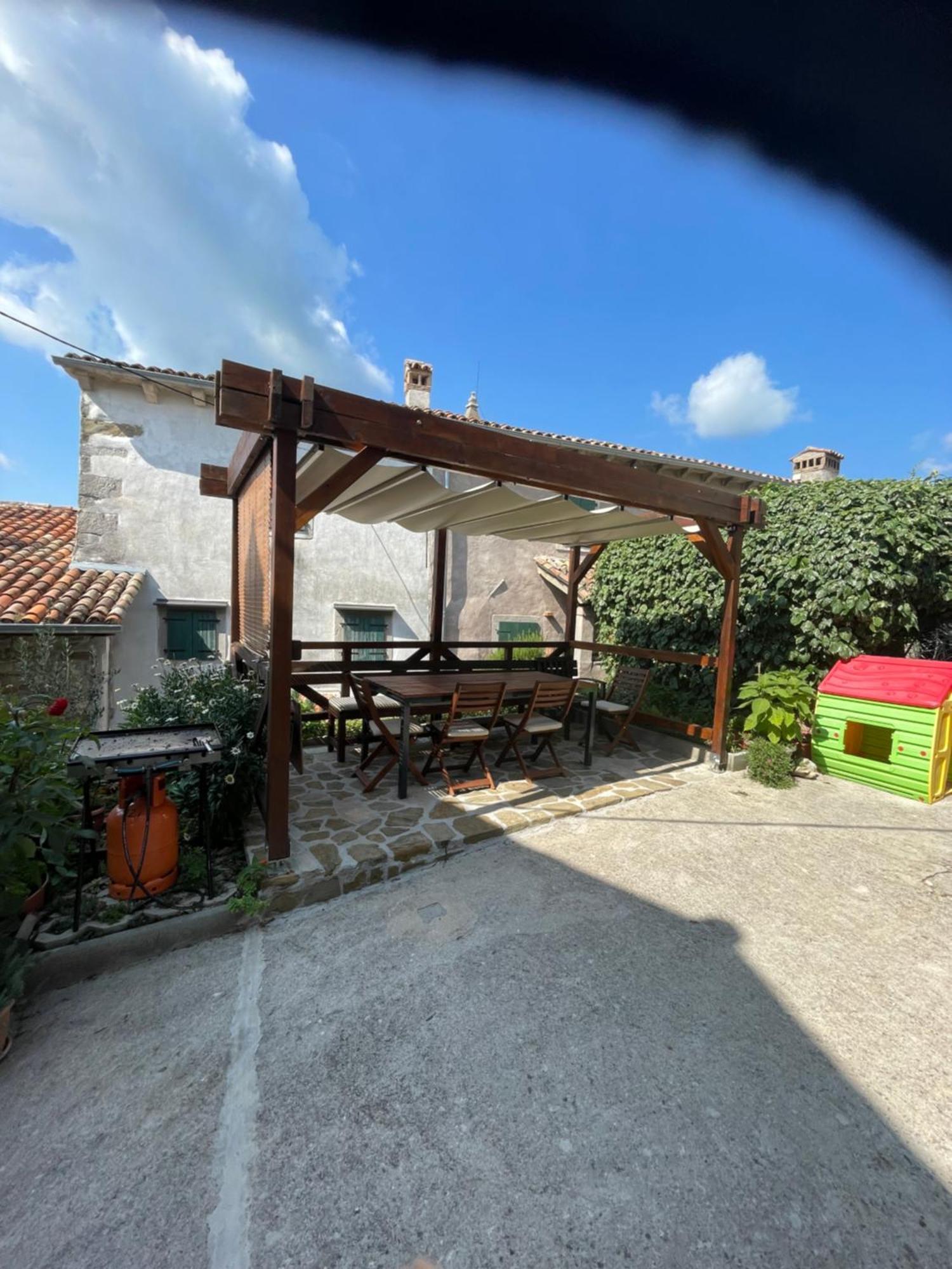 Apartmán Adorma Hum Exteriér fotografie