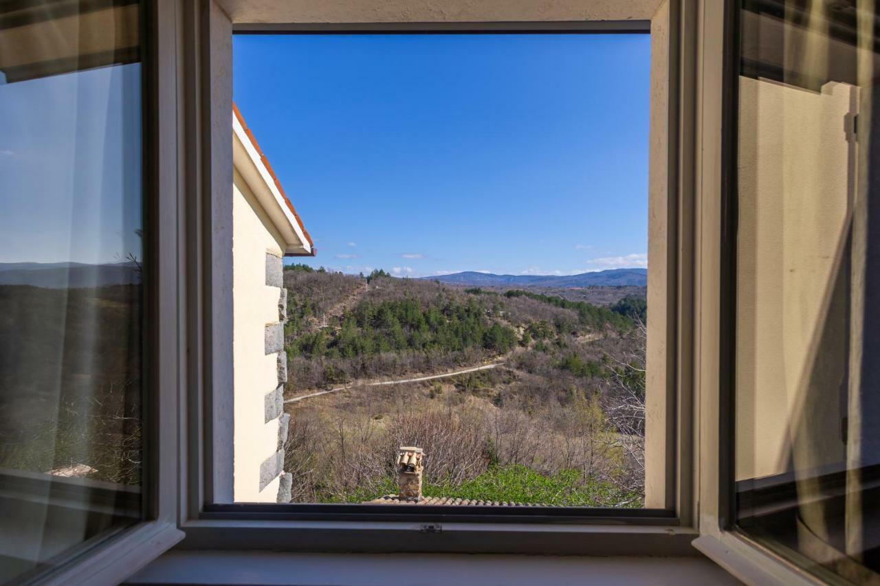 Apartmán Adorma Hum Exteriér fotografie
