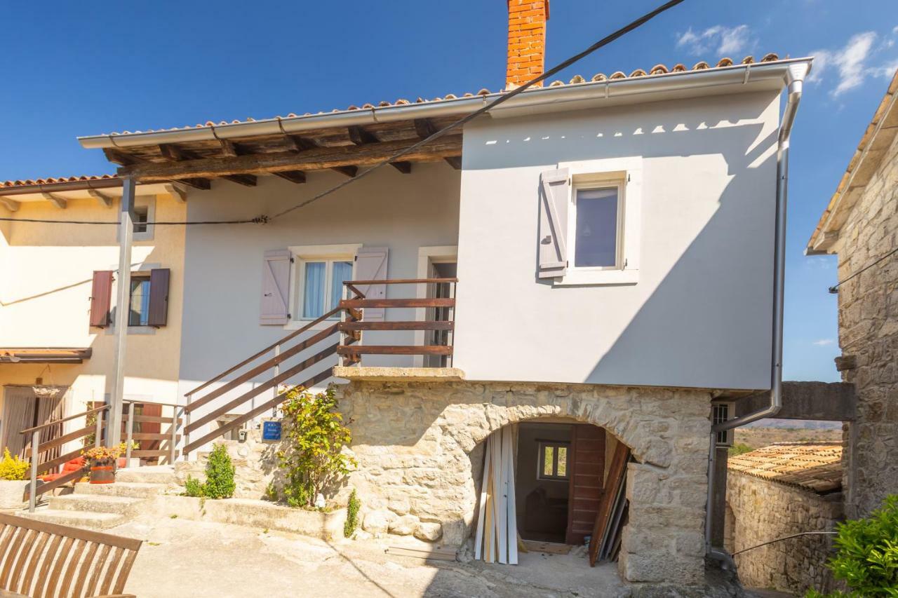 Apartmán Adorma Hum Exteriér fotografie